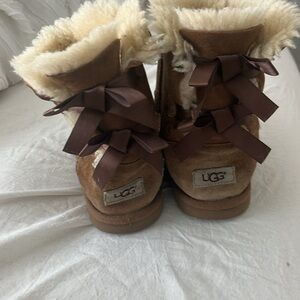 UGG Bailey Bow ll Size 7 Chestnut Brown Australian Sheepskin Short Boots
